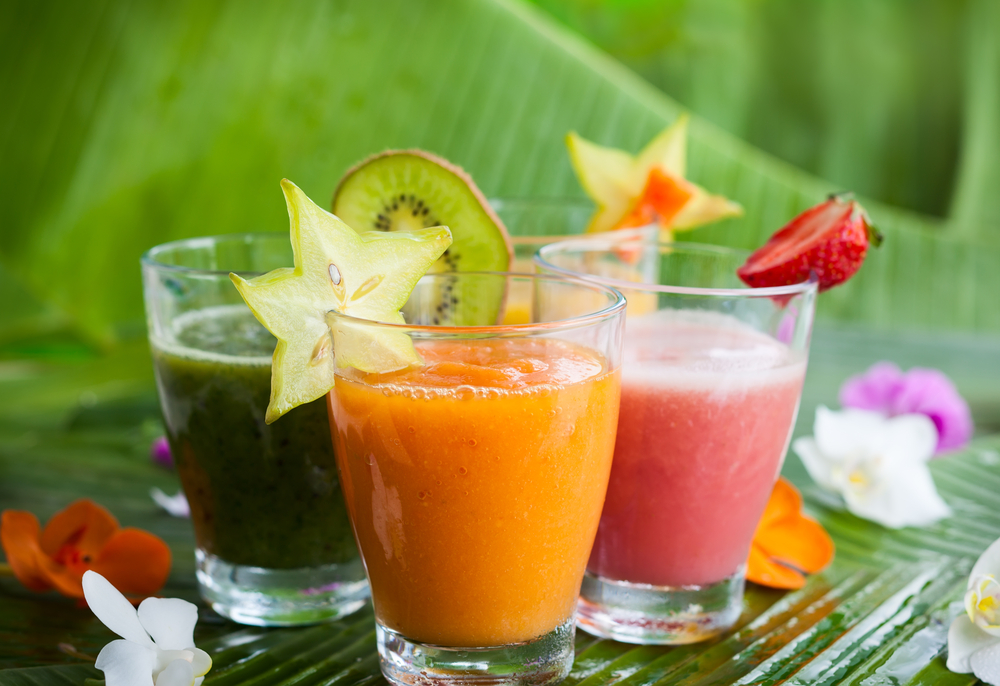 Receitas de Gelo Decorativo com Frutas e Ervas para Coquetéis