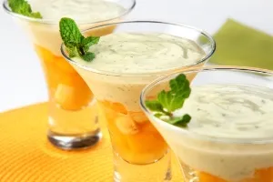 receitas refrescantes com hortelã e frutas