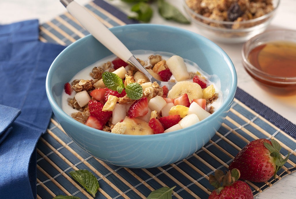 benefícios de comer iogurte com frutas