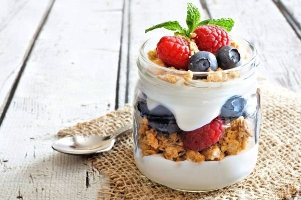 combinações saudáveis de iogurte e frutas