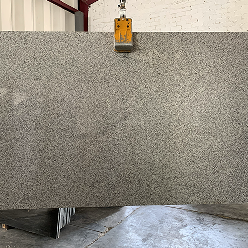 granito cinza andorinha características