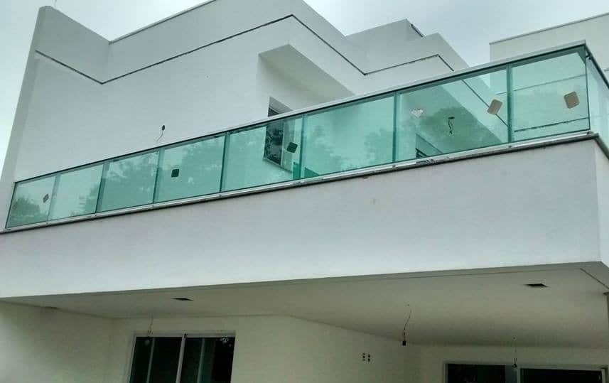 Como Calcular o Preço do Guarda-Corpo de Vidro por Metro Linear