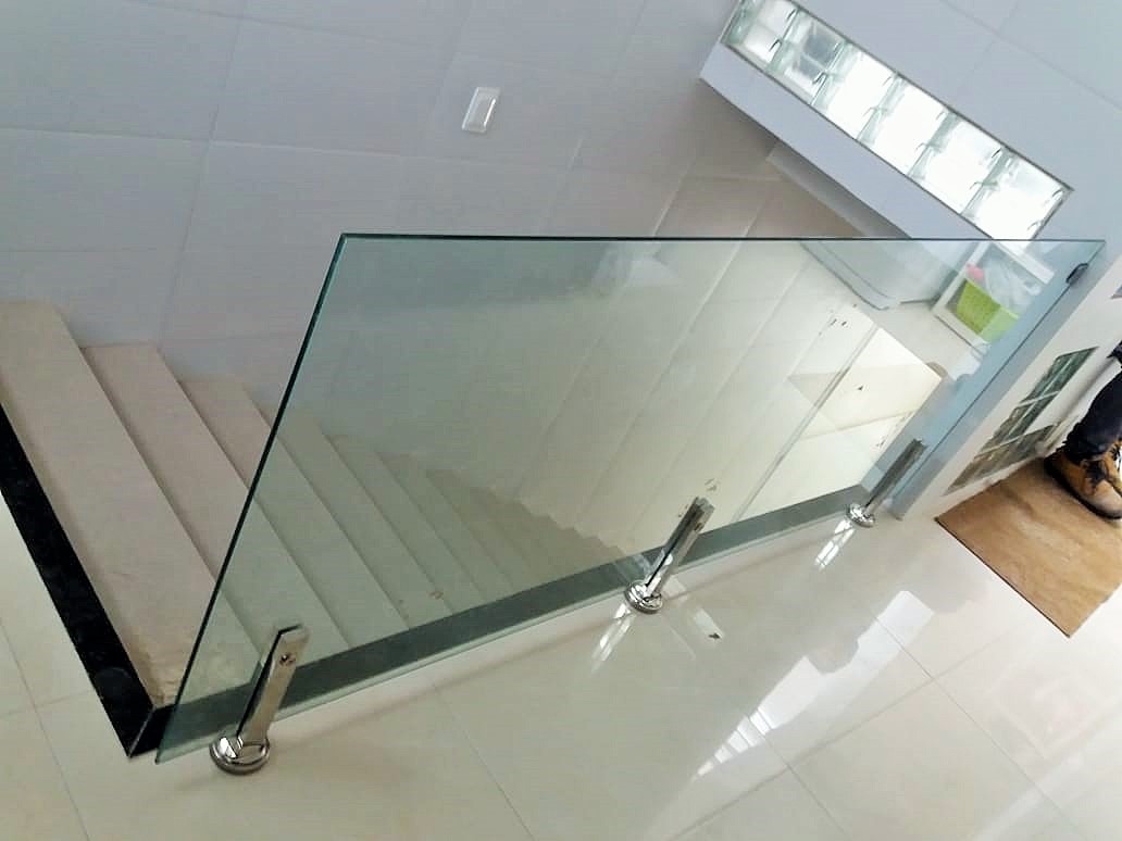 Entenda as Normas Técnicas Essenciais para Guarda-Corpos de Vidro