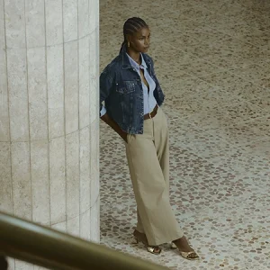 guarda-roupa versátil com calça bege