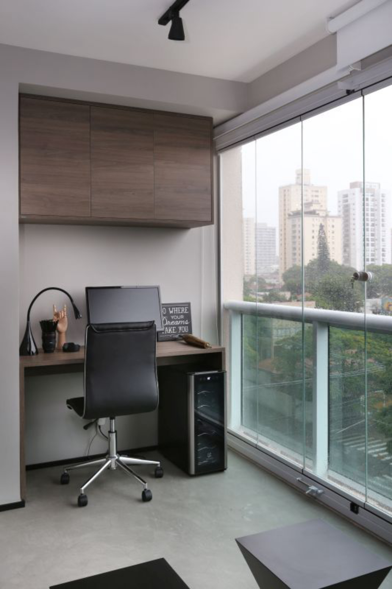 escrivaninha compacta para home office