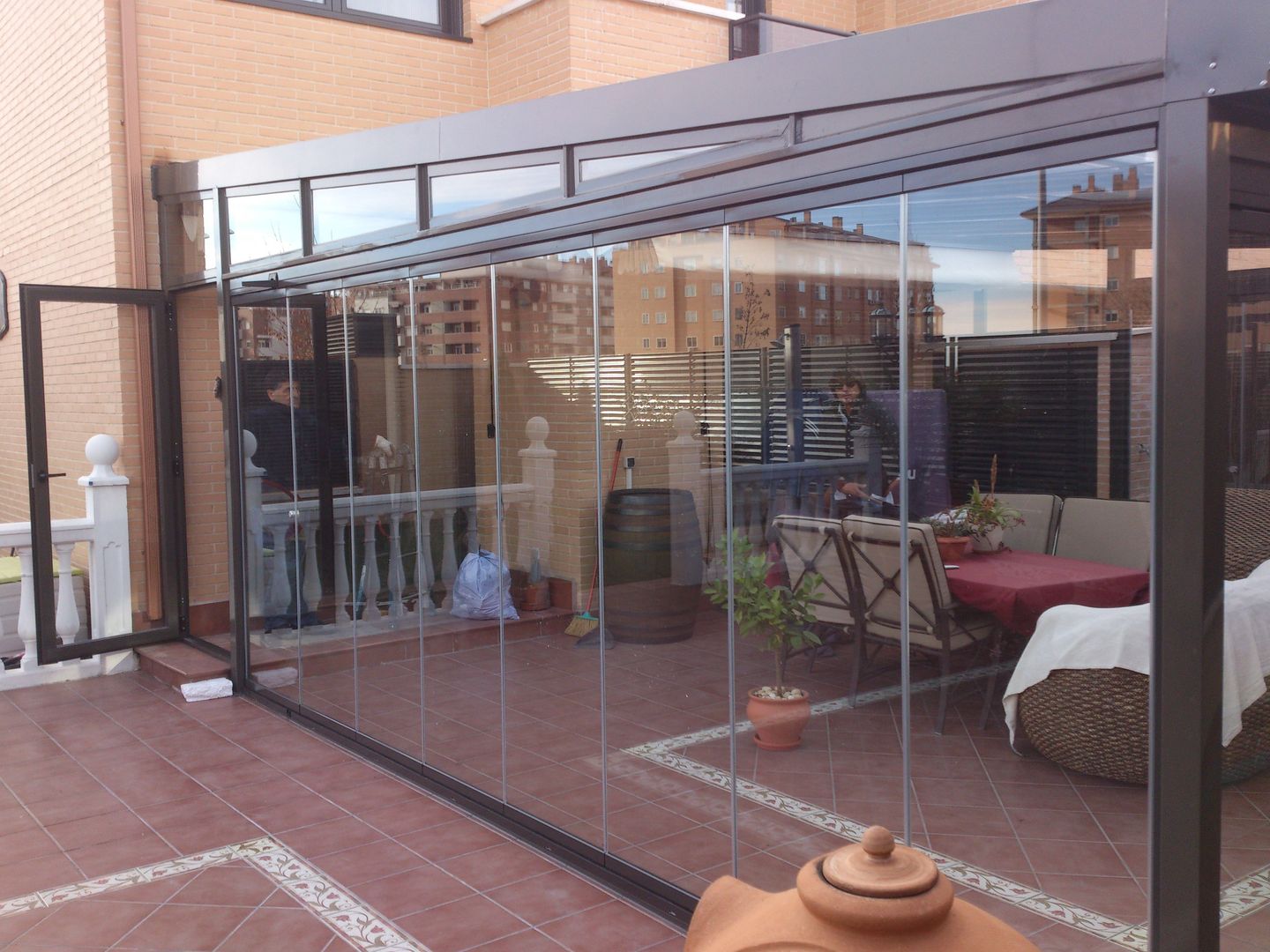 Transforme sua Varanda em um Home Office Produtivo com Envidraçamento