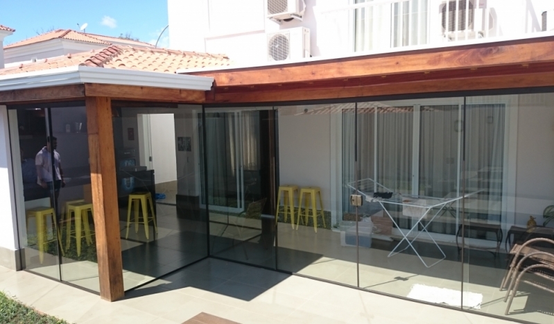 Segurança em Primeiro Lugar: Entenda os Tipos de Vidro para Varandas