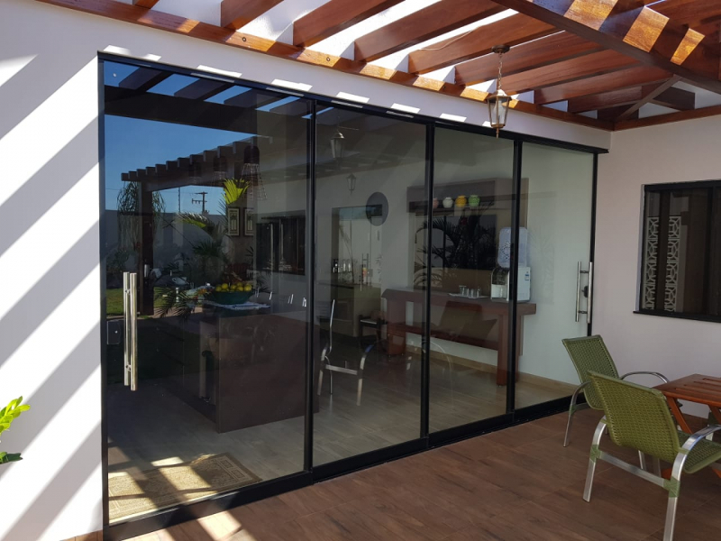 10 Ideias Criativas para Decorar sua Varanda Fechada