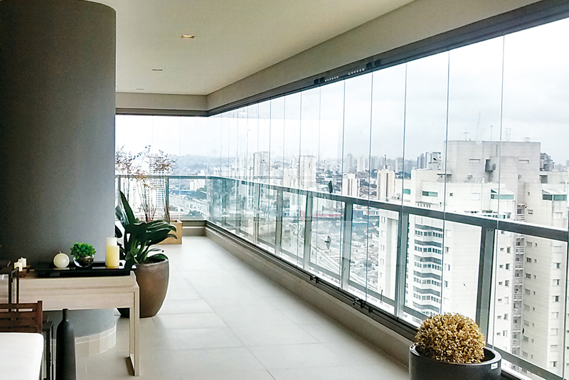 Segurança em Primeiro Lugar: Entenda os Tipos de Vidro para Varandas