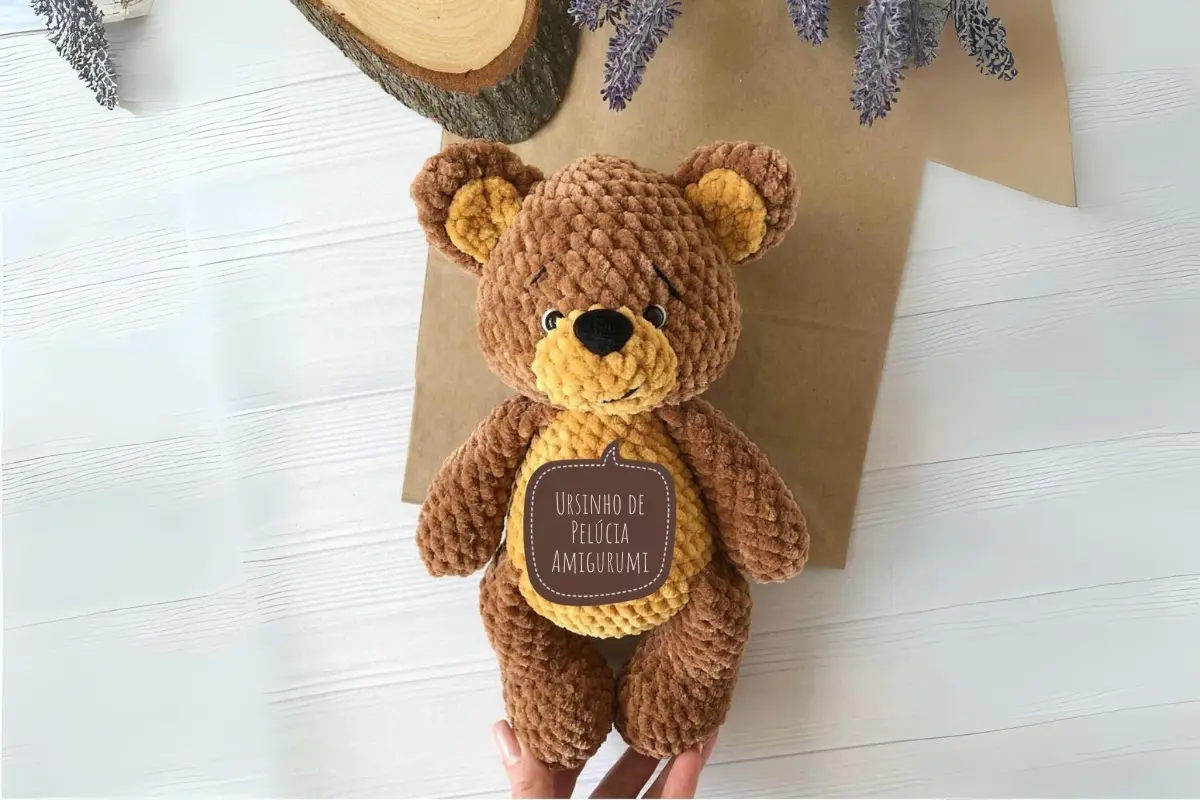 Decoração de quarto infantil com amigurumis de urso