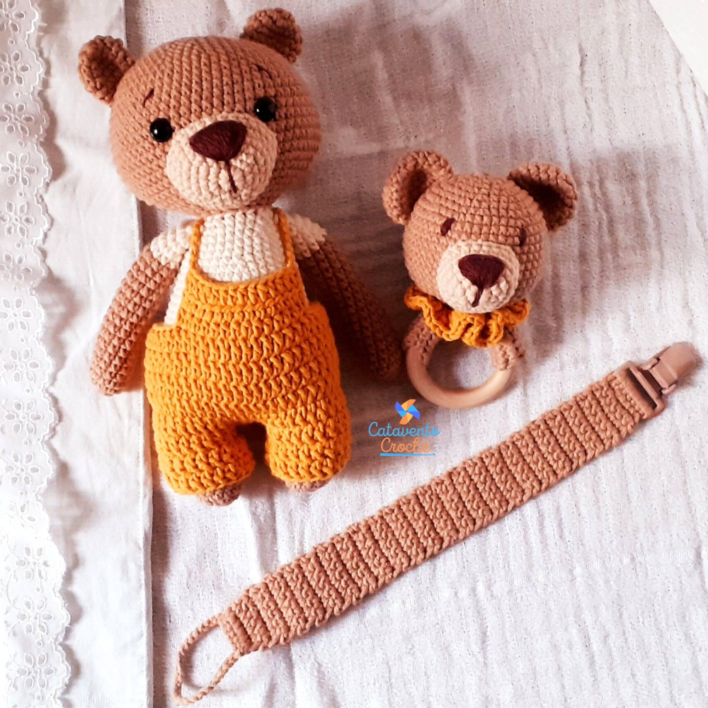 Decoração de quarto infantil com amigurumis de urso