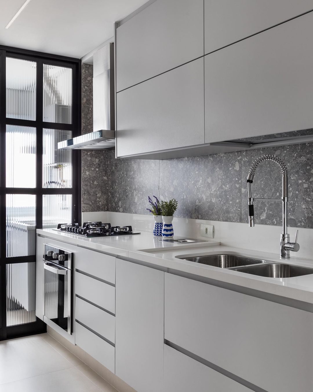 Guia completo: Como escolher o tom de cinza ideal para sua cozinha