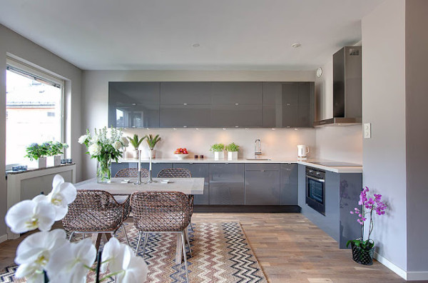 Iluminação estratégica para realçar sua cozinha cinza