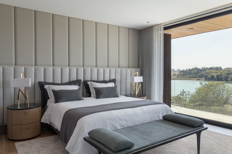 como instalar fita led na cabeceira de quarto cinza