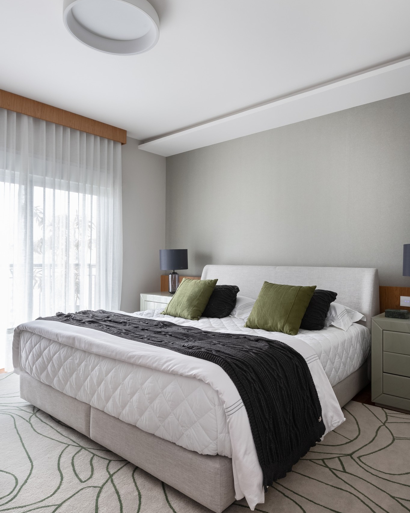 quanto custa decorar um quarto casal cinza moderno