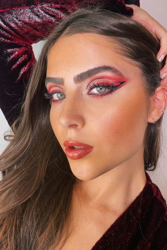 Tendências de maquiagem para festas 2025