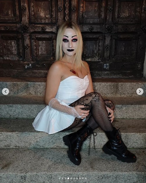 Guia de Cores e Combinações para um Look de Halloween Diurno Elegante