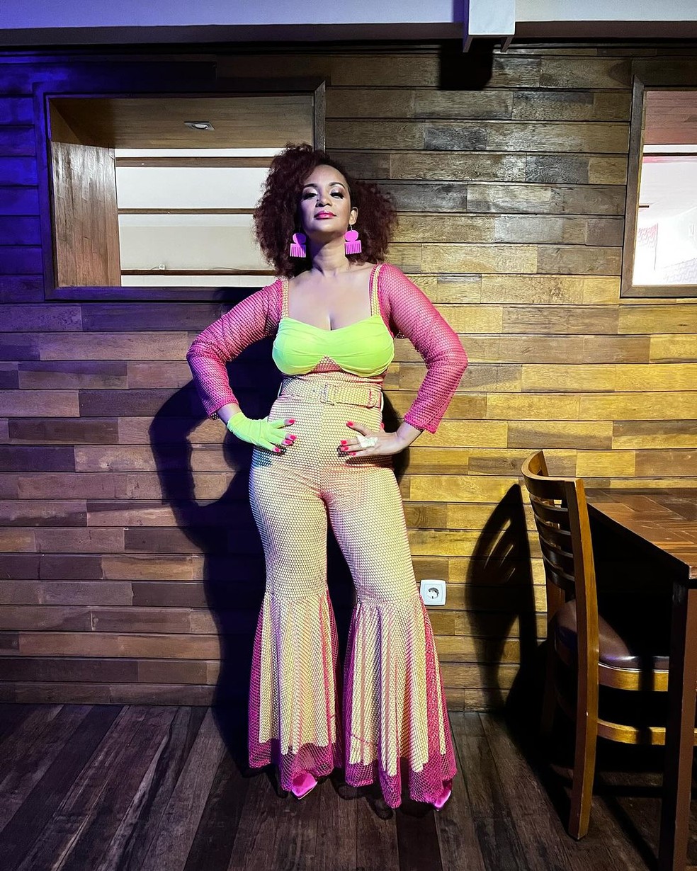 vestido midi fenda ou conjunto alfaiataria festa