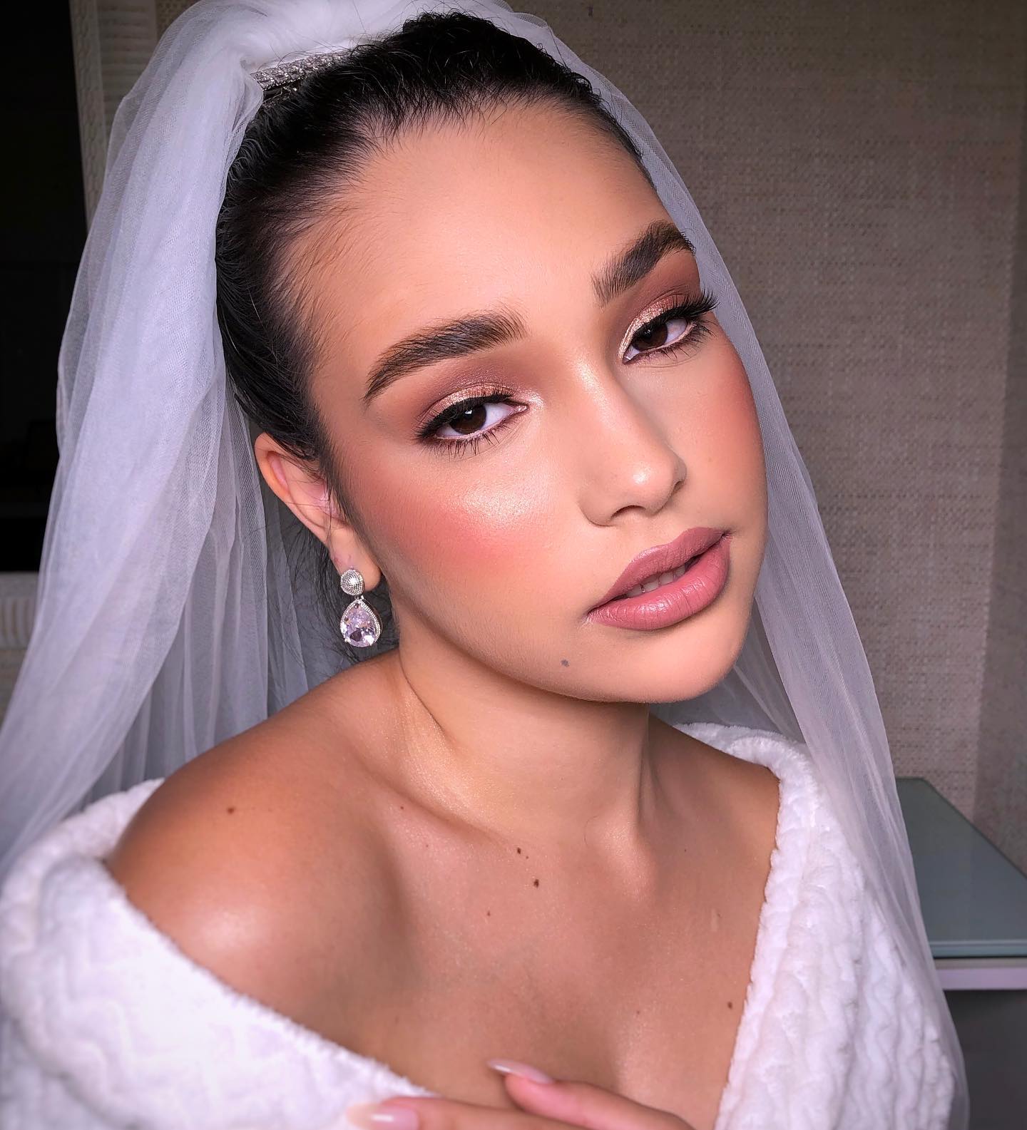 ideias de maquiagem para convidada de casamento brilhe sem ofuscar a noiva