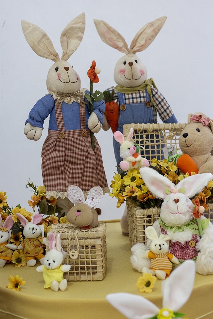 Transforme potes de vidro em centros de mesa charmosos para a páscoa