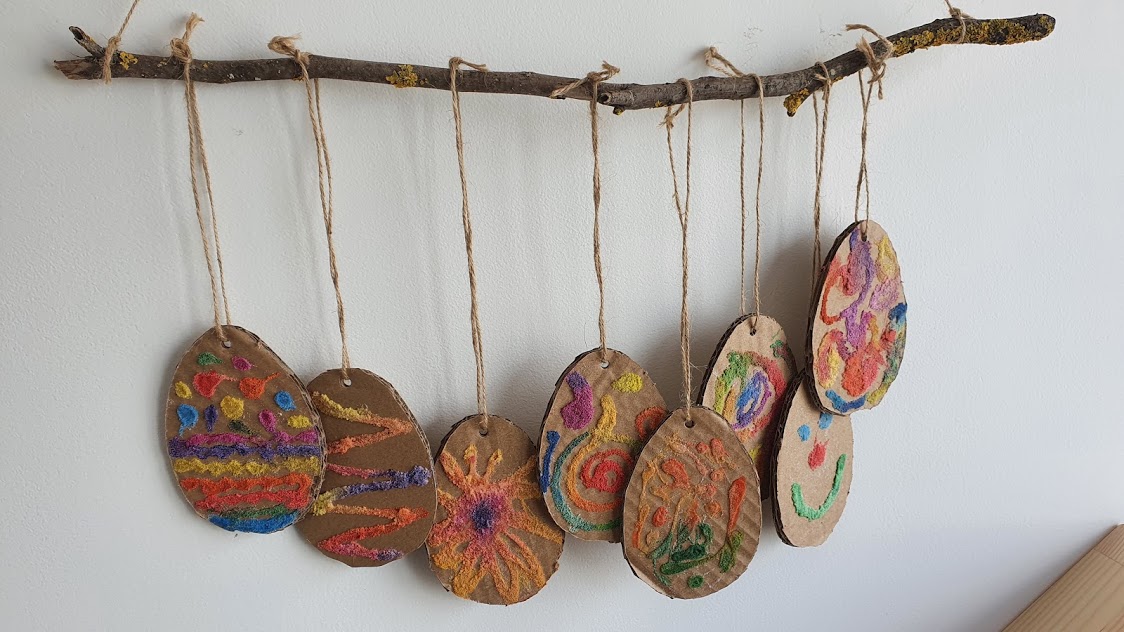 Transforme potes de vidro em centros de mesa charmosos para a páscoa