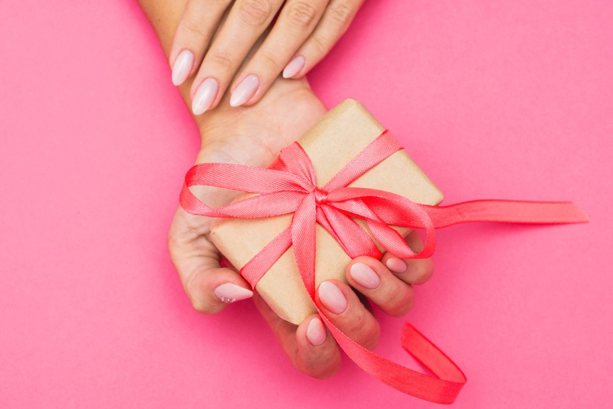 5 Tutoriais Rápidos de Unhas Decoradas para o Outubro Rosa