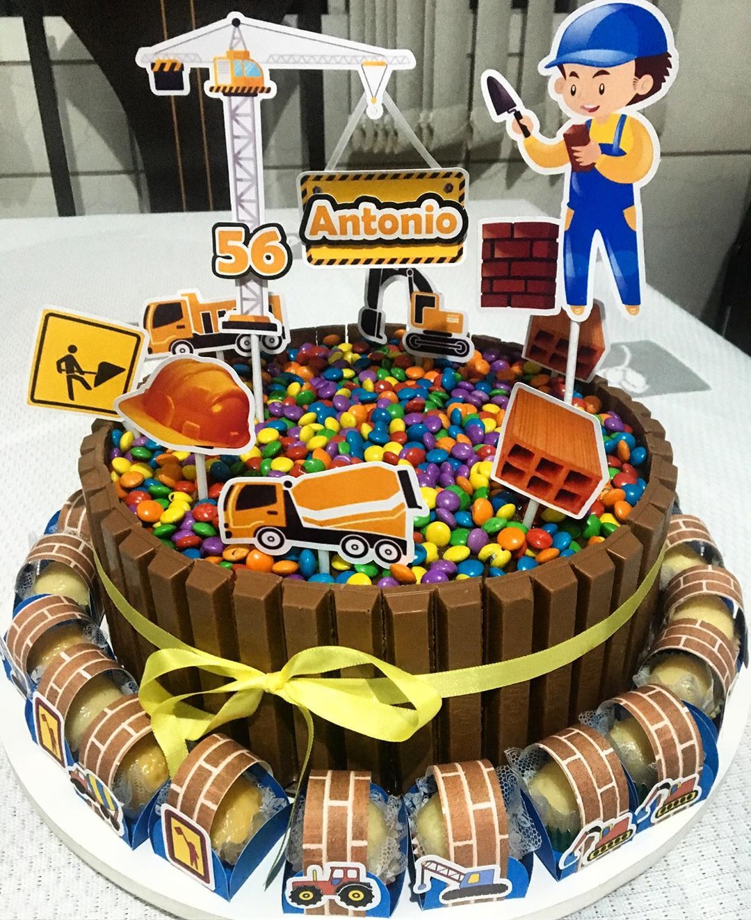 Guia Completo: Como Escolher o Papel Ideal para Seu Topo de Bolo