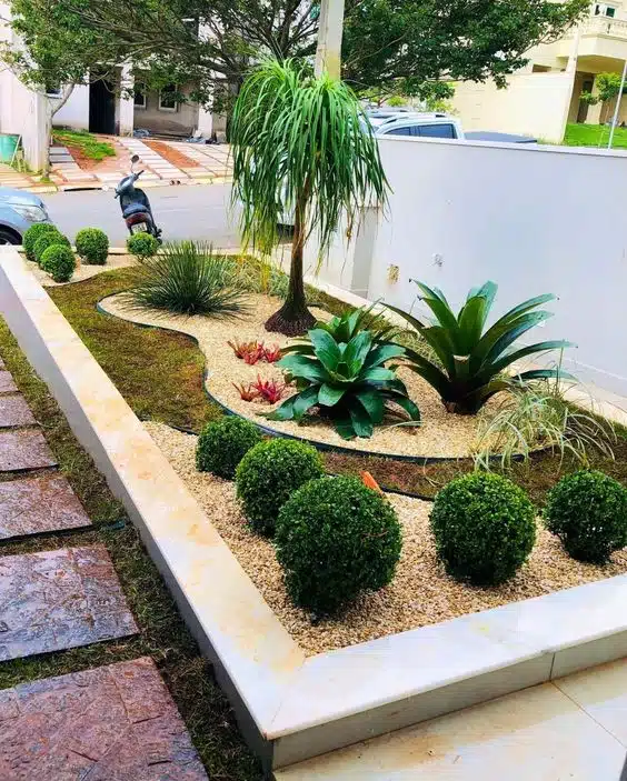 seixos de rio ou pedriscos para piso de jardim mediterrâneo