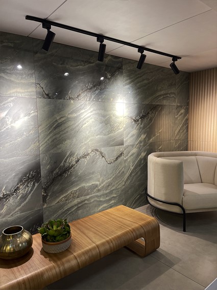 como instalar iluminação em trilho na sala