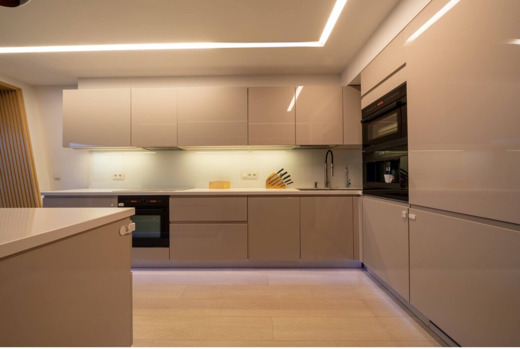 como escolher luz para bancada de cozinha