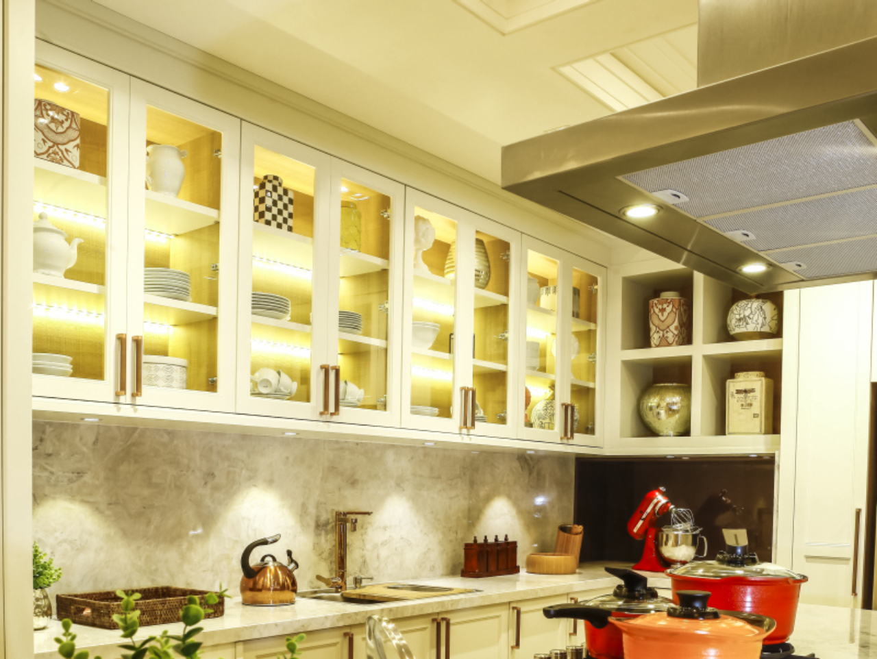 iluminação de armário de cozinha sem furos