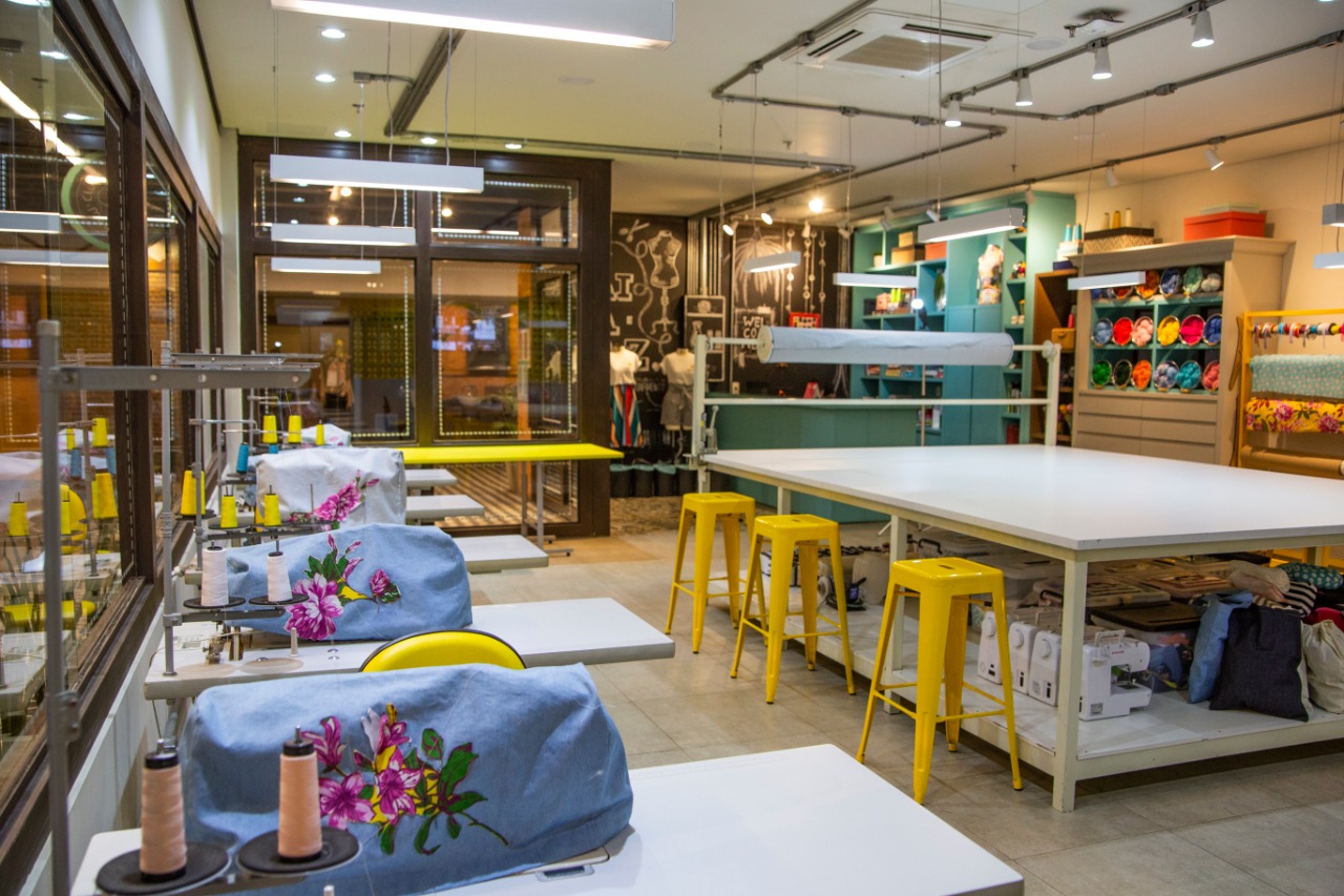 Guia Completo: Como Montar a Iluminação Perfeita para Seu Ateliê de Costura