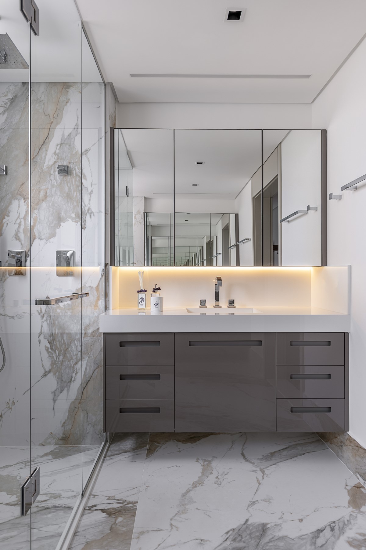 iluminação de espelho de banheiro