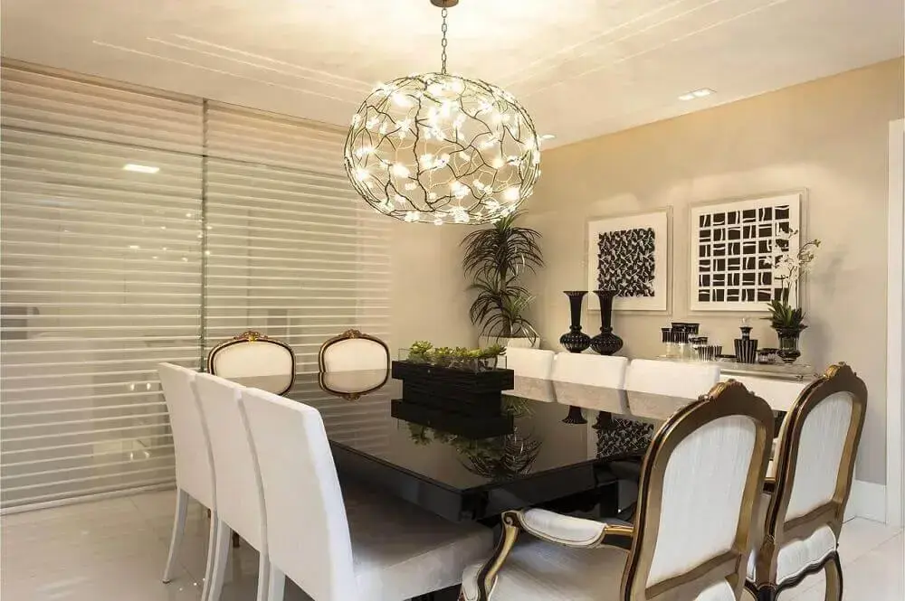 iluminação indireta na sala de jantar com fitas de LED