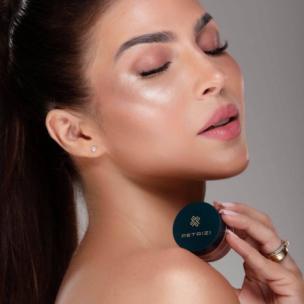 Como escolher o tom de iluminador ideal para sua pele