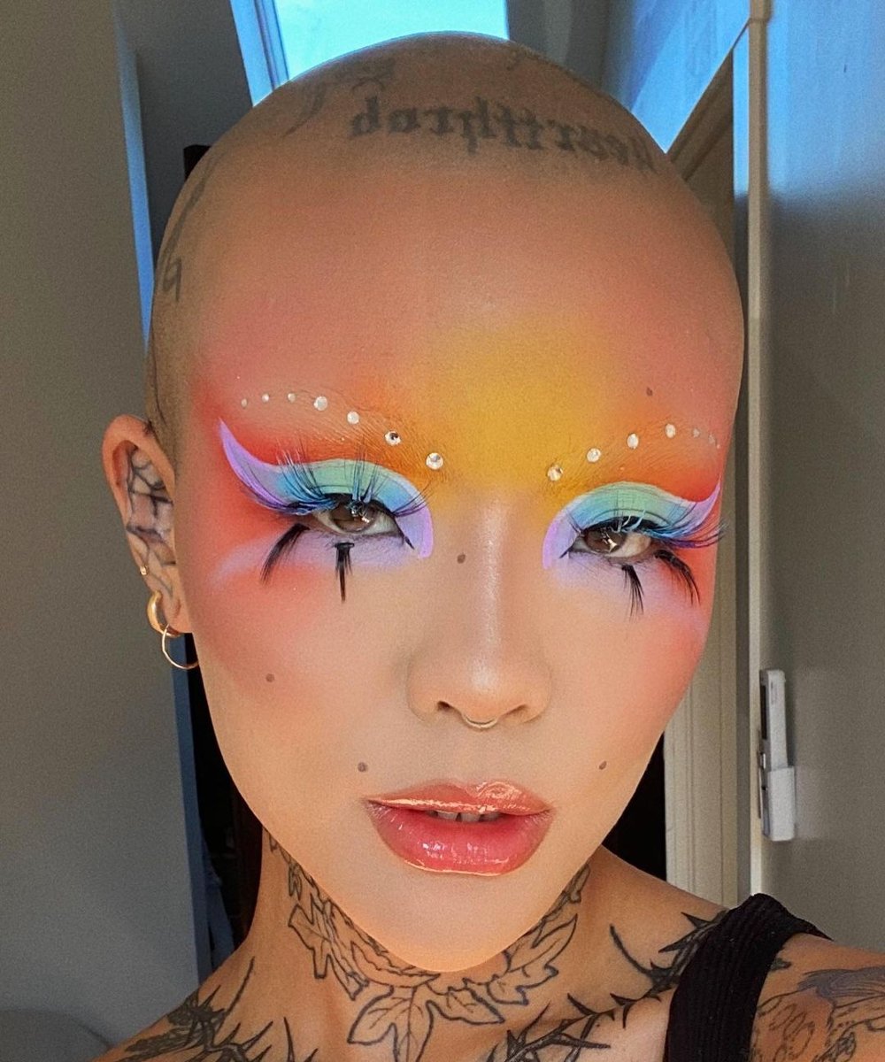 maquiagem natural vs maquiagem colorida