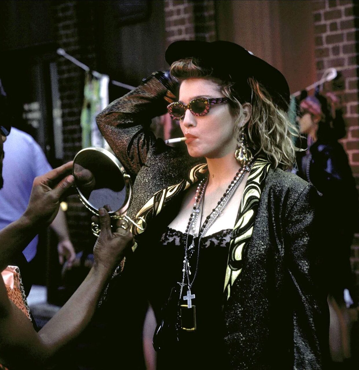 inspiracoes e ideias de looks anos 80 para arrasar na festa