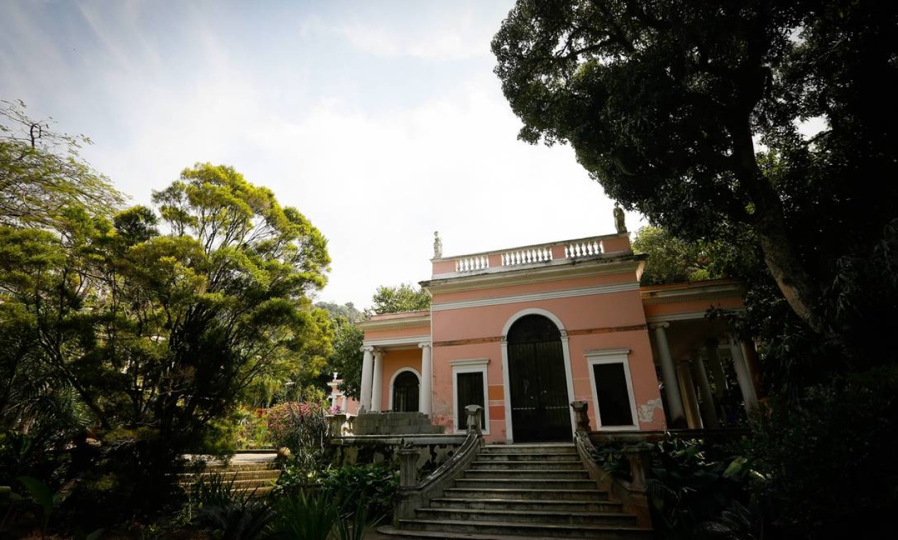 Os Ornatos e Acessórios Essenciais para um Jardim Eclético Autêntico