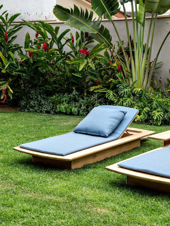 ideias de paisagismo tropical para jardins pequenos com piscina