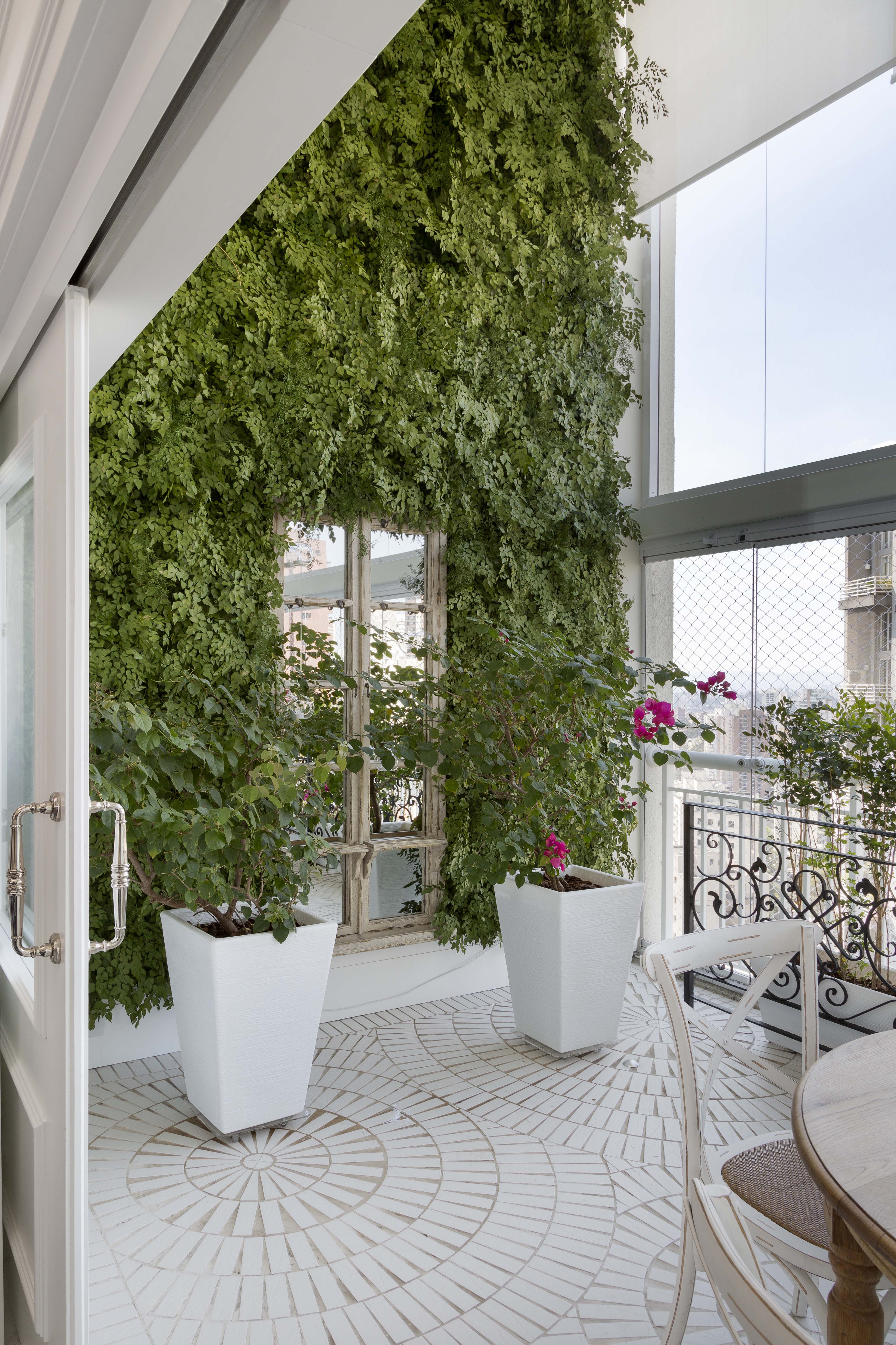 A importância da impermeabilização em jardins verticais altos