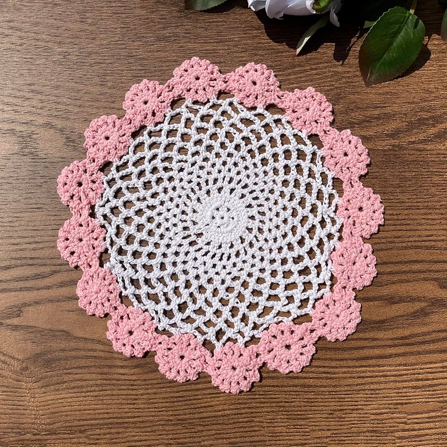 Passo a Passo: Crie Seu Próprio Jogo Americano de Crochê com Bico Rendado