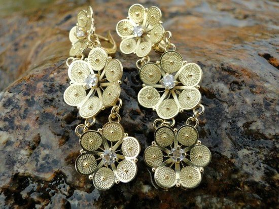 Joias Artesanais vs. Joias Industriais: Diferenças e Vantagens