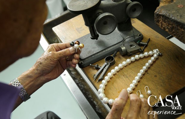 Joias Artesanais vs. Joias Industriais: Diferenças e Vantagens