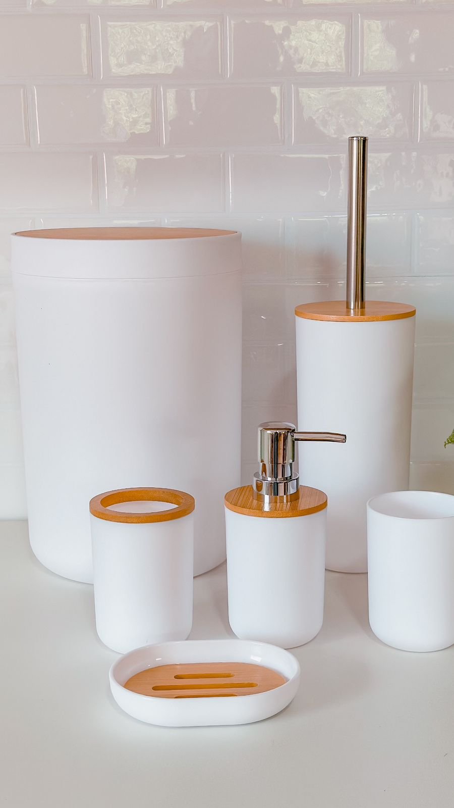 Kits de banheiro sustentáveis: opções em bambu e materiais reciclados