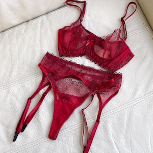 Lingerie Vermelha: Dicas para Combinar e Usar no Dia a Dia