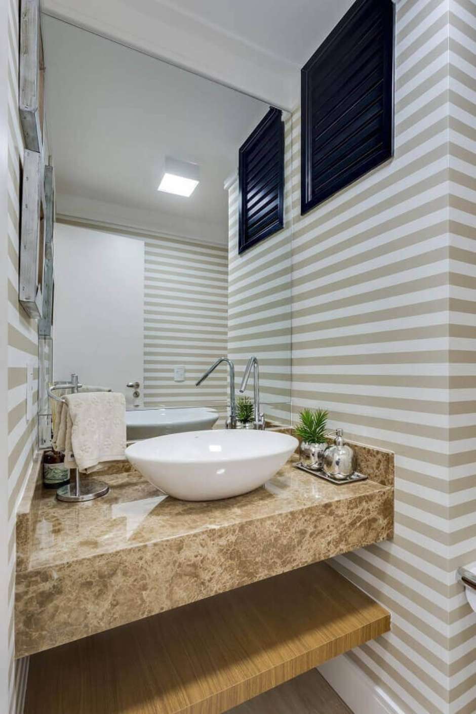 lavabo pequeno com pastilhas