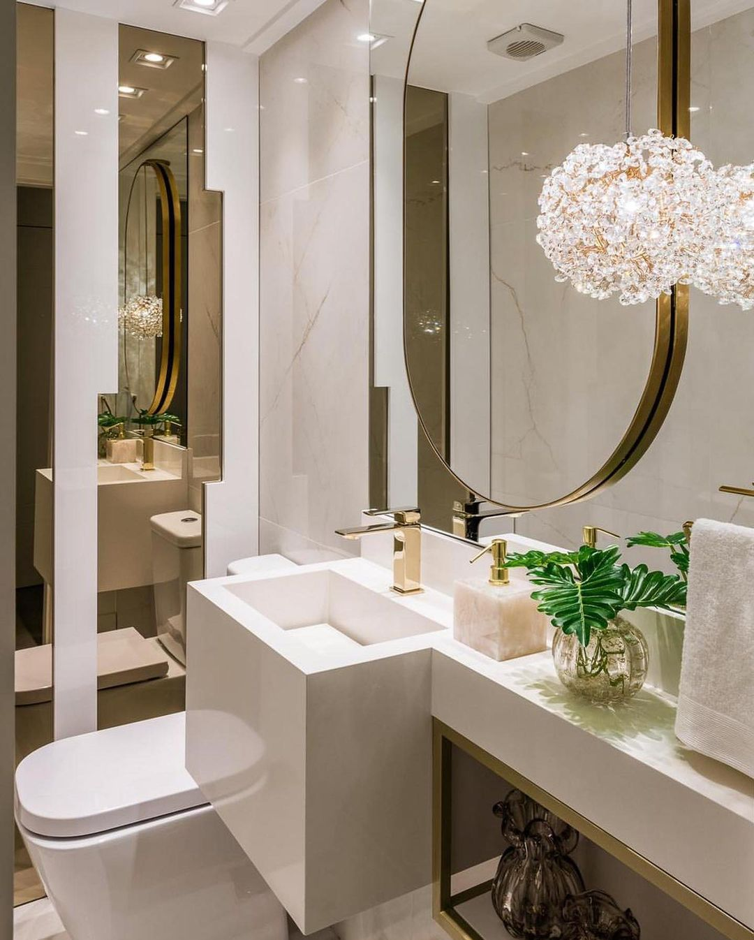 lavabo pequeno com móvel planejado