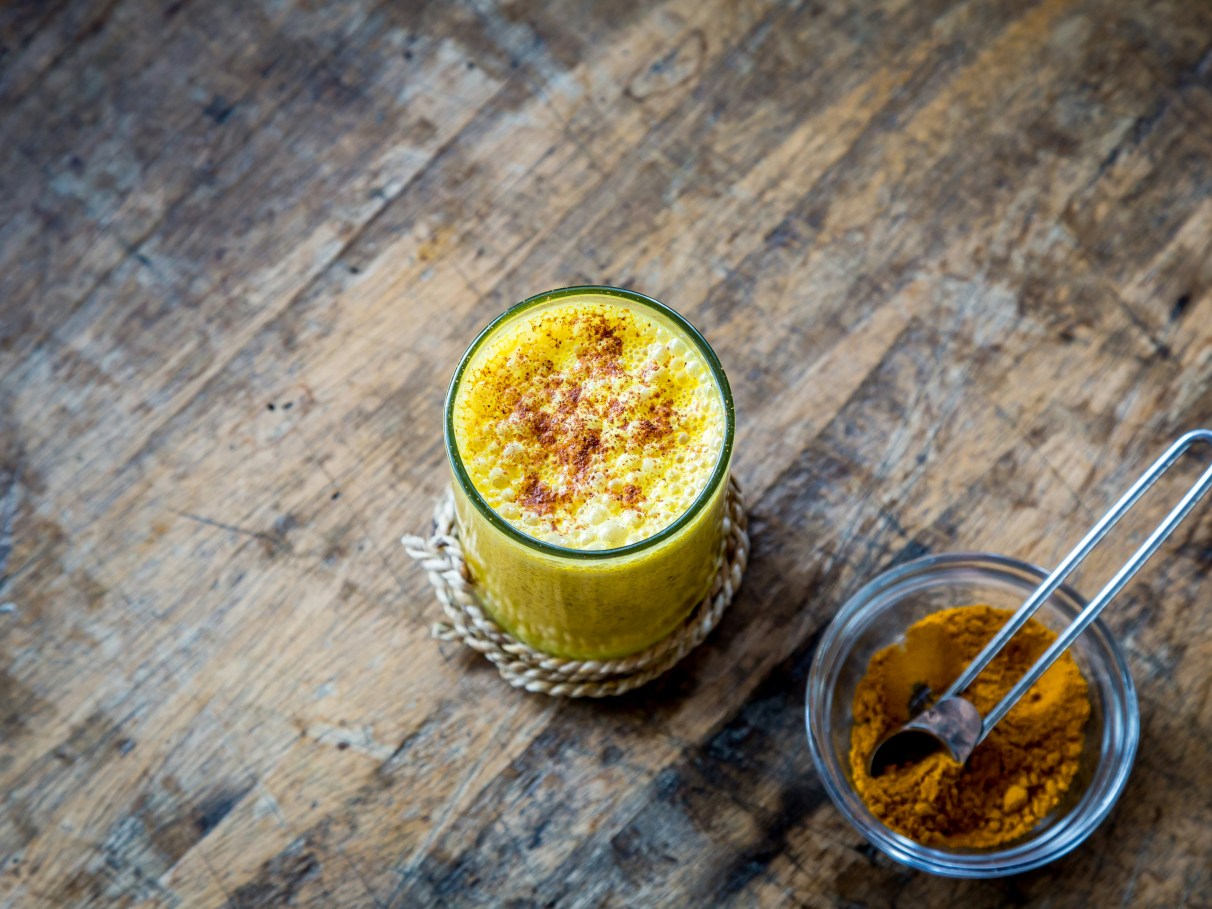 como fazer leite dourado para dormir