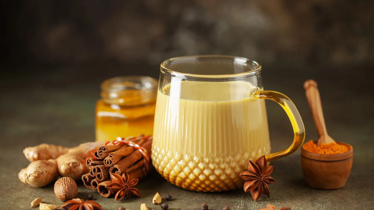 como fazer leite dourado para dormir