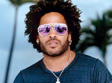 lenny kravitz dreadlocks arrancados por fã